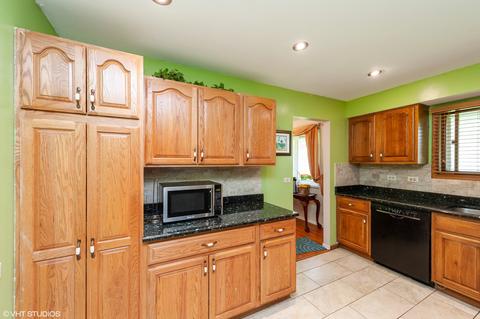 995 Colony Ln, Hoffman Estates, IL 60192 photo 4