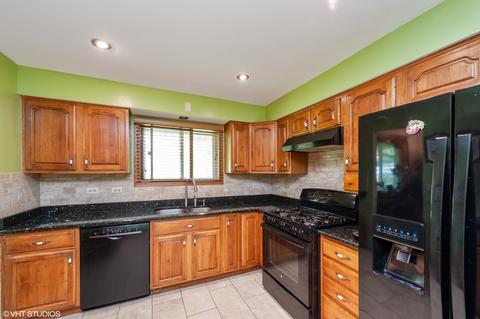 995 Colony Ln, Hoffman Estates, IL 60192 photo 3