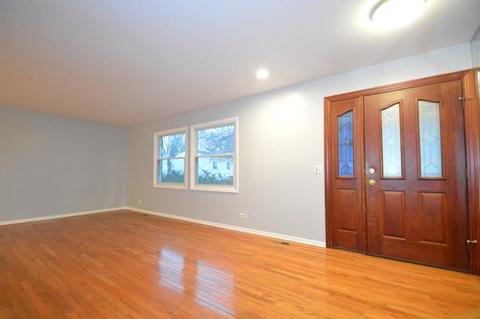 107 Edgewood Ct, Rolling Meadows, IL 60008 photo 2