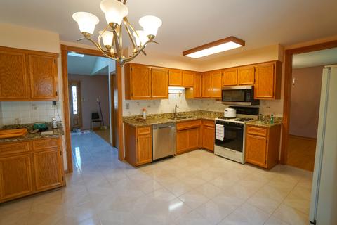 8032 Deer Path, Justice, IL 60458 photo 14