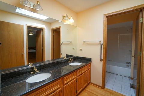 8032 Deer Path, Justice, IL 60458 photo 20
