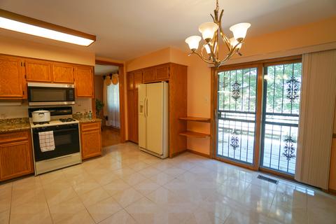 8032 Deer Path, Justice, IL 60458 photo 16