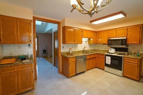 8032 Deer Path, Justice, IL 60458 photo 15