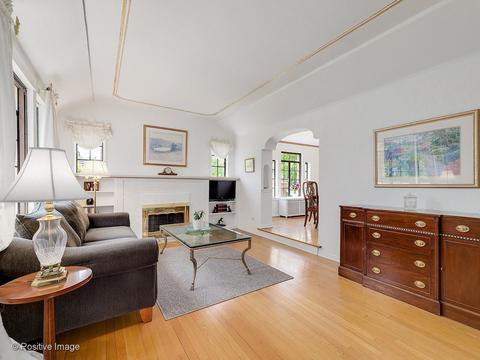 602 Crest St, Wheaton, IL 60187 photo 3