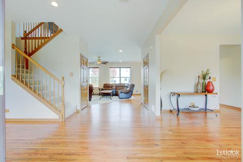 2468 Lambert Dr, Aurora, IL 60503 photo 2