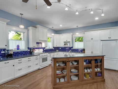 416 S Naperville Rd, Wheaton, IL 60187 photo 4