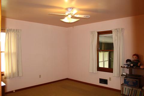 530 E Front St, Gilman, IL 60938 photo 13