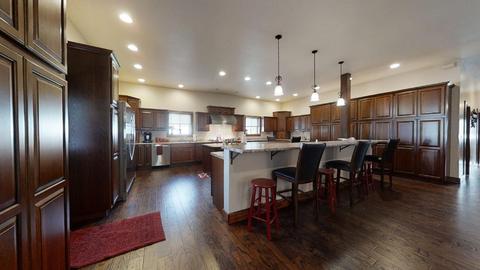 410 E Logan St, Arthur, IL 61911 photo 8