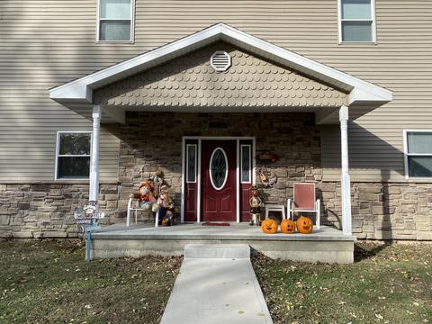 410 E Logan St, Arthur, IL 61911 photo 3
