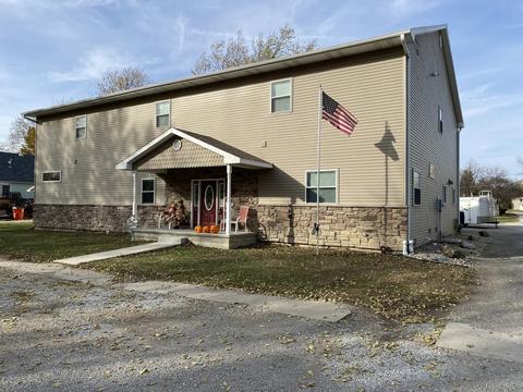 410 E Logan St, Arthur, IL 61911 photo 1
