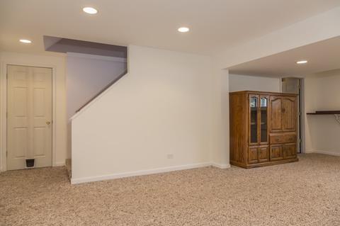 101 Barnes Rd, Elgin, IL 60124 photo 18