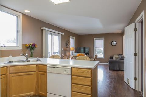 101 Barnes Rd, Elgin, IL 60124 photo 6
