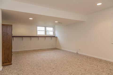 101 Barnes Rd, Elgin, IL 60124 photo 17