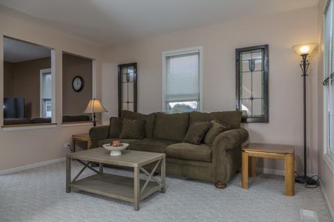 101 Barnes Rd, Elgin, IL 60124 photo 3