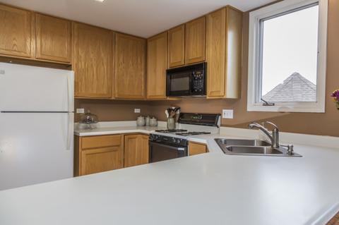 101 Barnes Rd, Elgin, IL 60124 photo 5