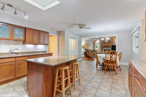 1252 Eagle Crest Dr, Lemont, IL 60439 photo 6