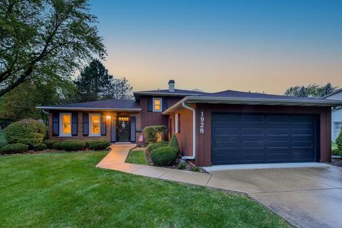 1928 Nottingham Ln, Wheaton, IL 60189 photo 2