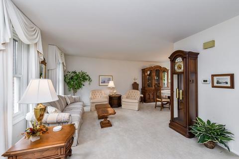 1928 Nottingham Ln, Wheaton, IL 60189 photo 5
