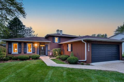 1928 Nottingham Ln, Wheaton, IL 60189 photo 1