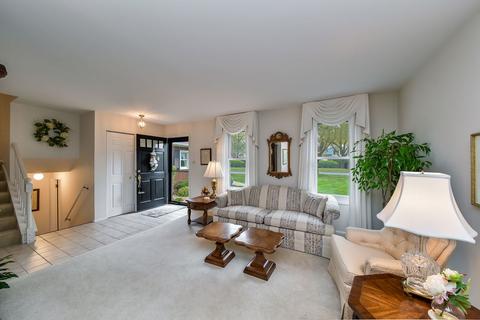 1928 Nottingham Ln, Wheaton, IL 60189 photo 3