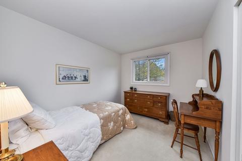 1928 Nottingham Ln, Wheaton, IL 60189 photo 17