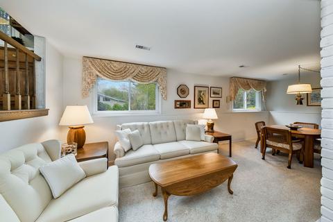 1928 Nottingham Ln, Wheaton, IL 60189 photo 10
