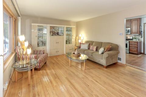1191 Princeton Dr, Bartlett, IL 60103 photo 4