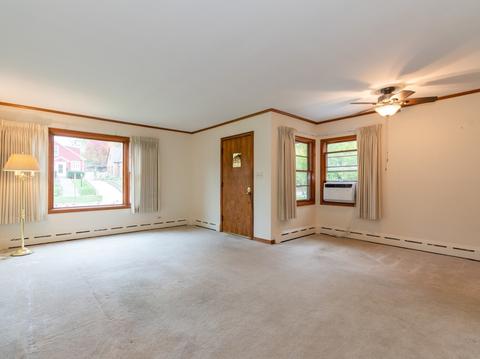325 Hamilton Ave, Elgin, IL 60123 photo 2
