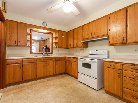 325 Hamilton Ave, Elgin, IL 60123 photo 3