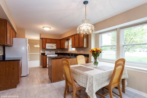 79 Forestview Ln, Aurora, IL 60502 photo 5