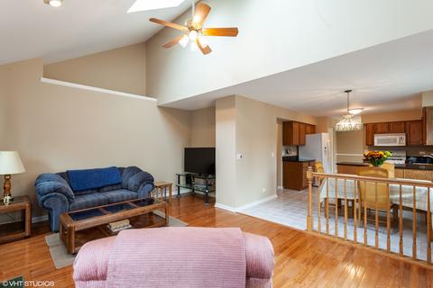 79 Forestview Ln, Aurora, IL 60502 photo 8