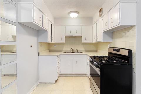 582 Fairway View Dr #1F, Wheeling, IL 60090 photo 4