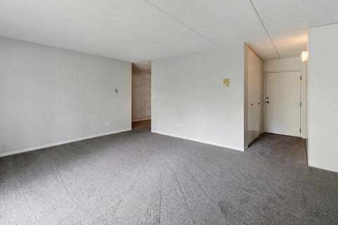 582 Fairway View Dr #1F, Wheeling, IL 60090 photo 3