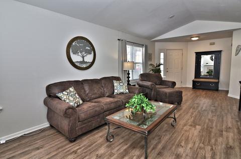 641 Lancaster Cir, Elgin, IL 60123 photo 3