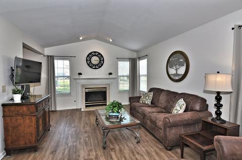 641 Lancaster Cir, Elgin, IL 60123 photo 2