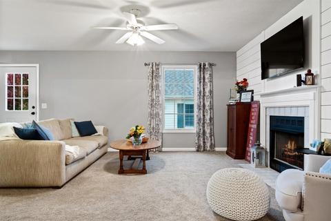 910 Perry Ln, Normal, IL 61761 photo 3