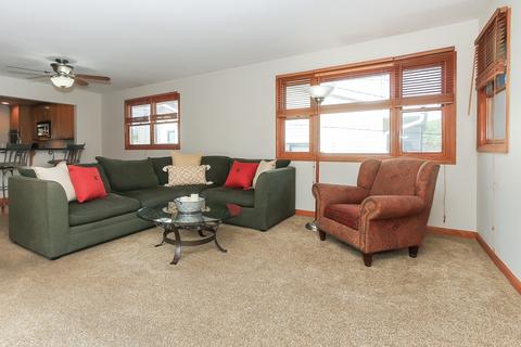 255 N Oak Ave, Bartlett, IL 60103 photo 10