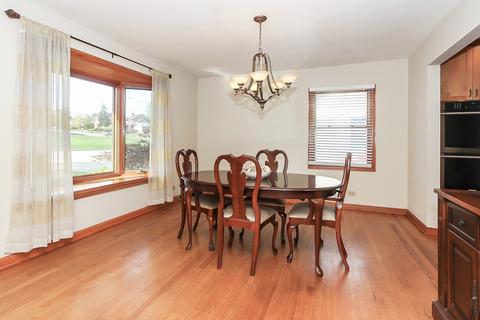 255 N Oak Ave, Bartlett, IL 60103 photo 4