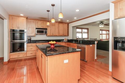 255 N Oak Ave, Bartlett, IL 60103 photo 5