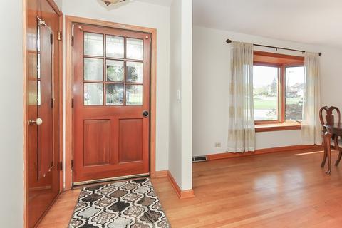 255 N Oak Ave, Bartlett, IL 60103 photo 3