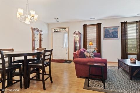 2476 Georgetown Cir, Aurora, IL 60503 photo 4