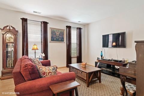 2476 Georgetown Cir, Aurora, IL 60503 photo 2