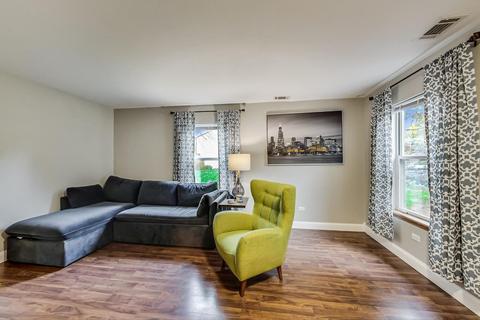 61 Pine Cir, Cary, IL 60013 photo 5