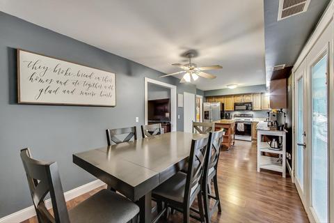 61 Pine Cir, Cary, IL 60013 photo 7