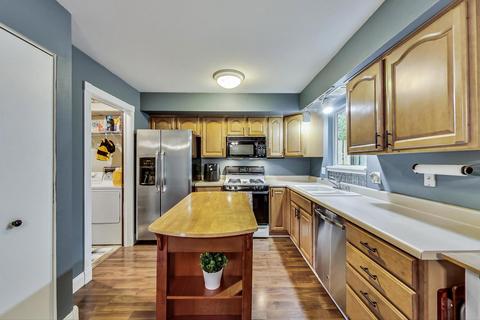 61 Pine Cir, Cary, IL 60013 photo 9