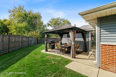 590 Olive St, Hoffman Estates, IL 60169 photo 17