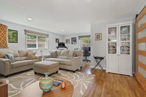 590 Olive St, Hoffman Estates, IL 60169 photo 7