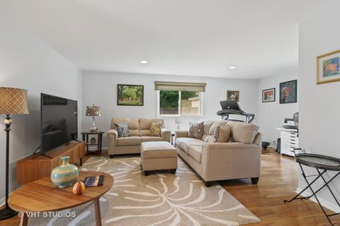 590 Olive St, Hoffman Estates, IL 60169 photo 8