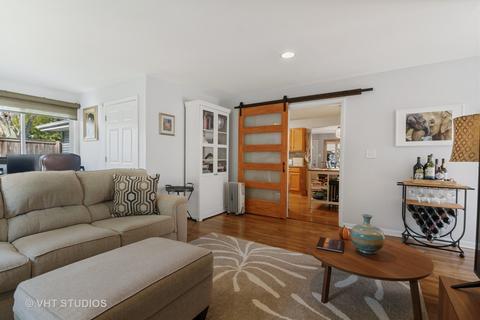 590 Olive St, Hoffman Estates, IL 60169 photo 2