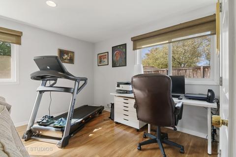 590 Olive St, Hoffman Estates, IL 60169 photo 9